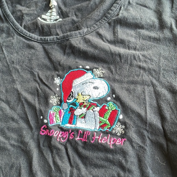 Peanuts Snoopy Christmas t-shirt. Juniors size large - Picture 2 of 5